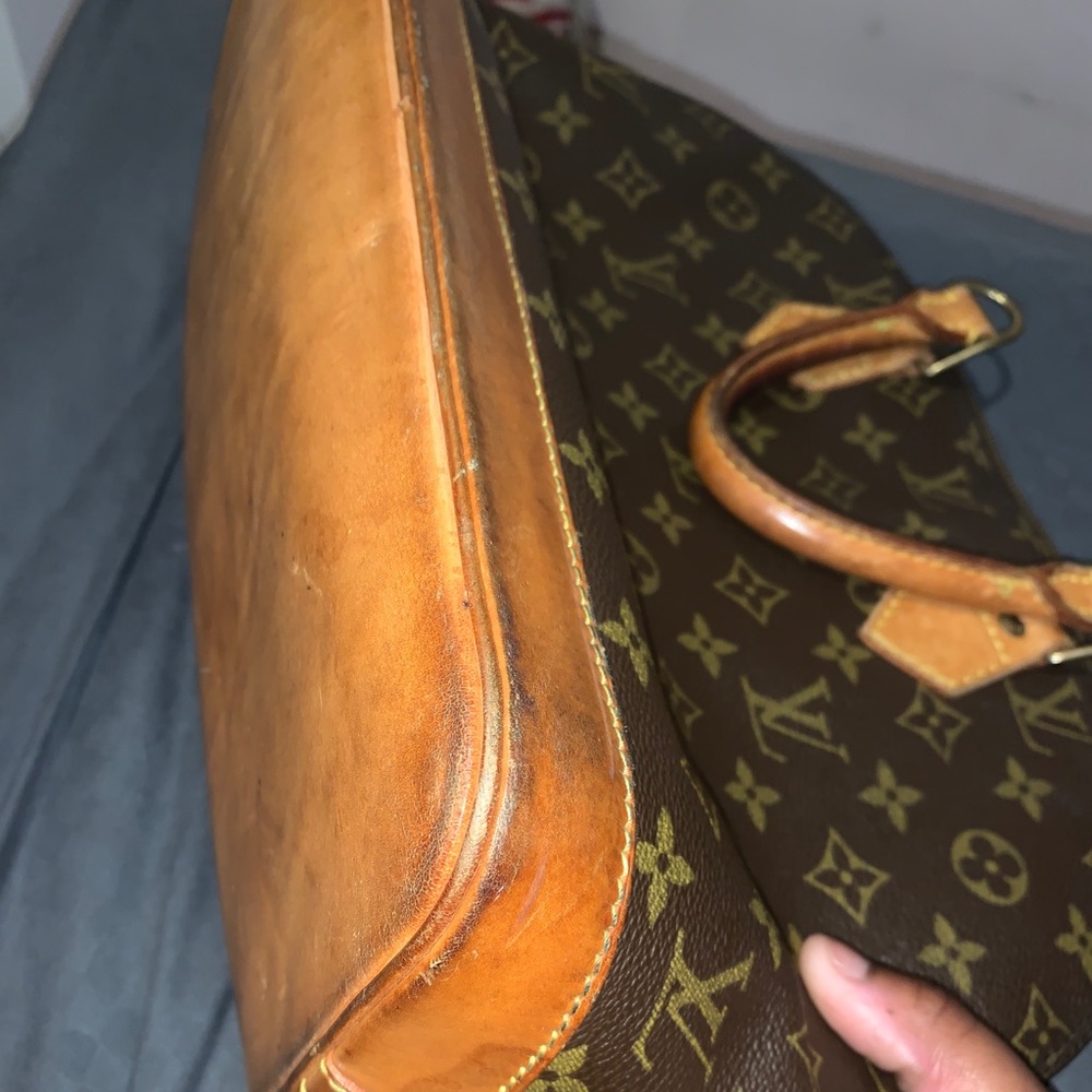 Louis Vuitton Bag - Picture 12 of 16